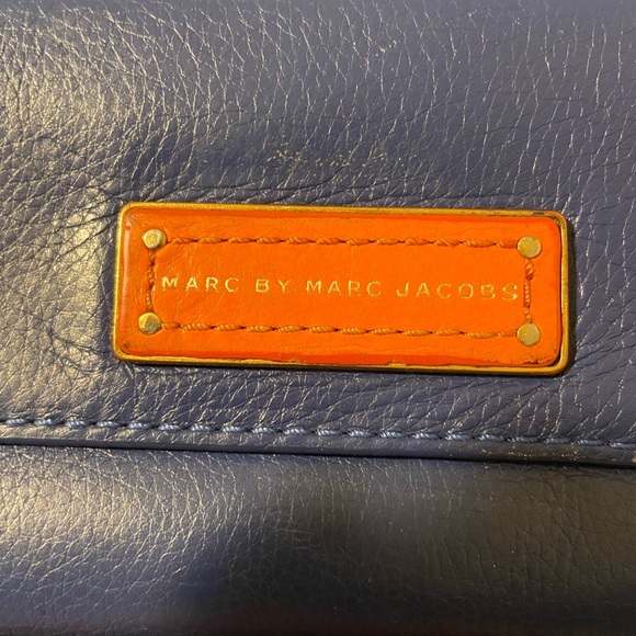 Marc Jacobs Navy Wallet (good condition) - Picture 2 of 8